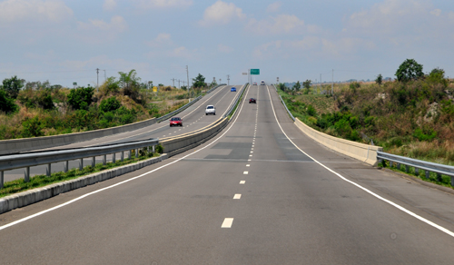 highway from clark to subic2.jpg